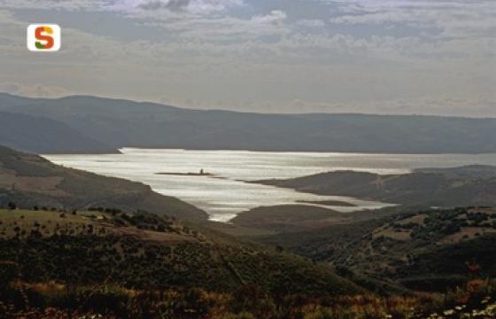 Panorama sul lago Mulargia Autore: Ruiu Domenico