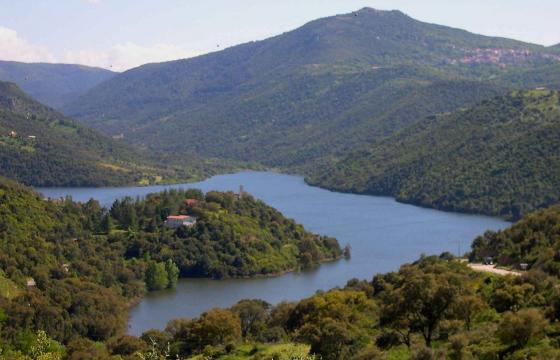 Teti, panoramica del lago di Cucchinadorza