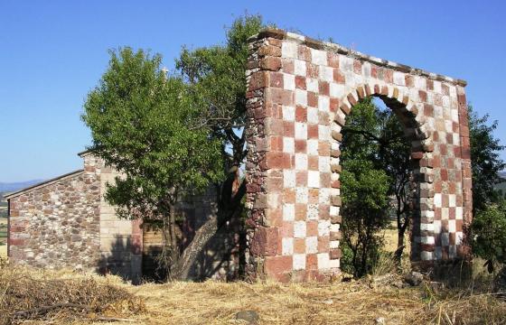 Perfugas, l'arco in prossimità della chiesa di Santa Maria de Fora